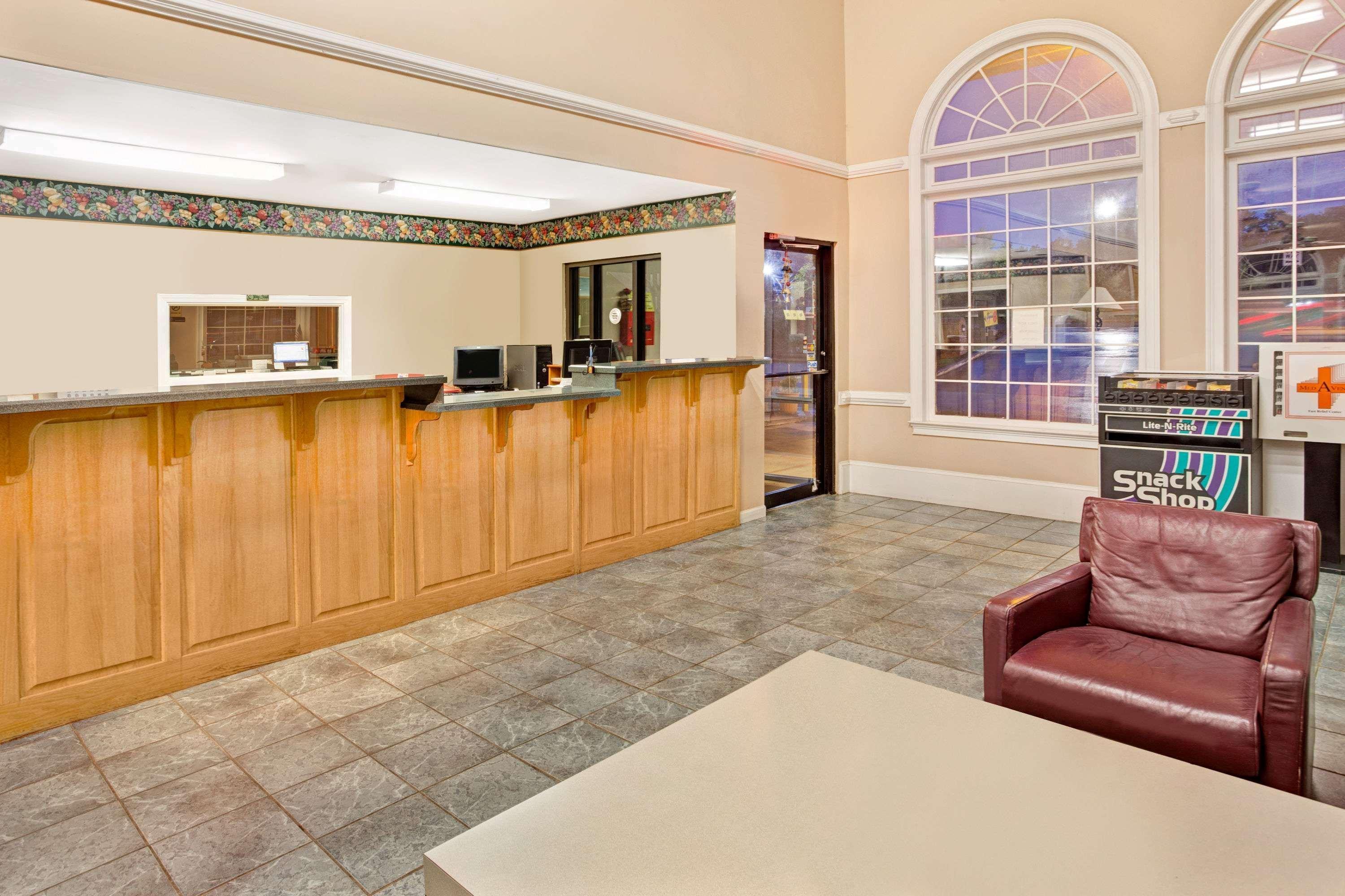 Hotel Super 8 By Wyndham Marietta/West/Atl Area Exterior foto