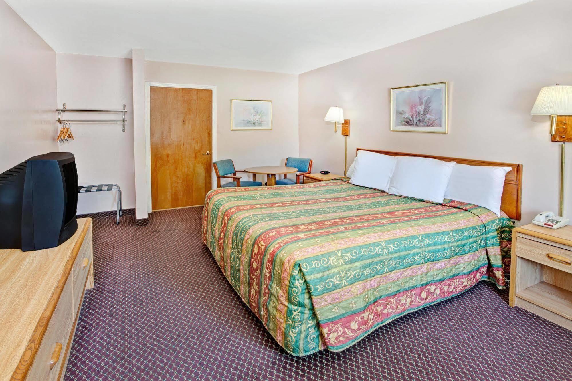 Hotel Super 8 By Wyndham Marietta/West/Atl Area Exterior foto